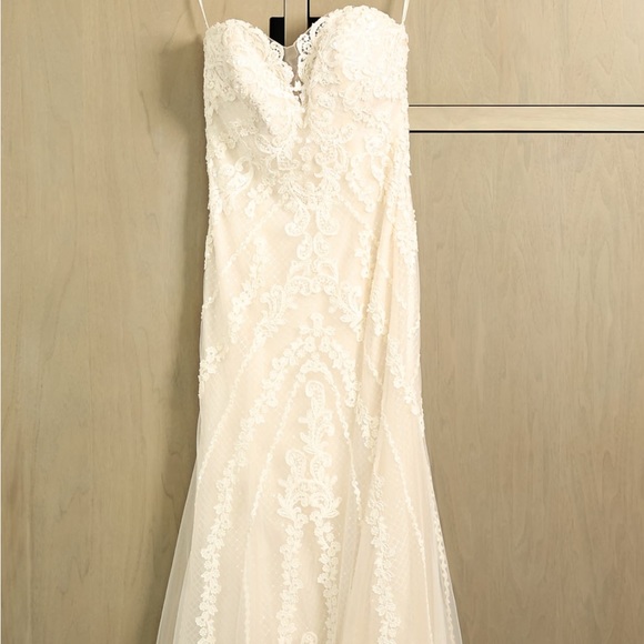 D Royal Bride. Measures bust 37 in waist 32 in and front length 54 in.